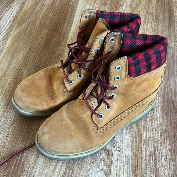 Timberland Shoes - Timberland Women’s‎ Plaid Boots Size 8